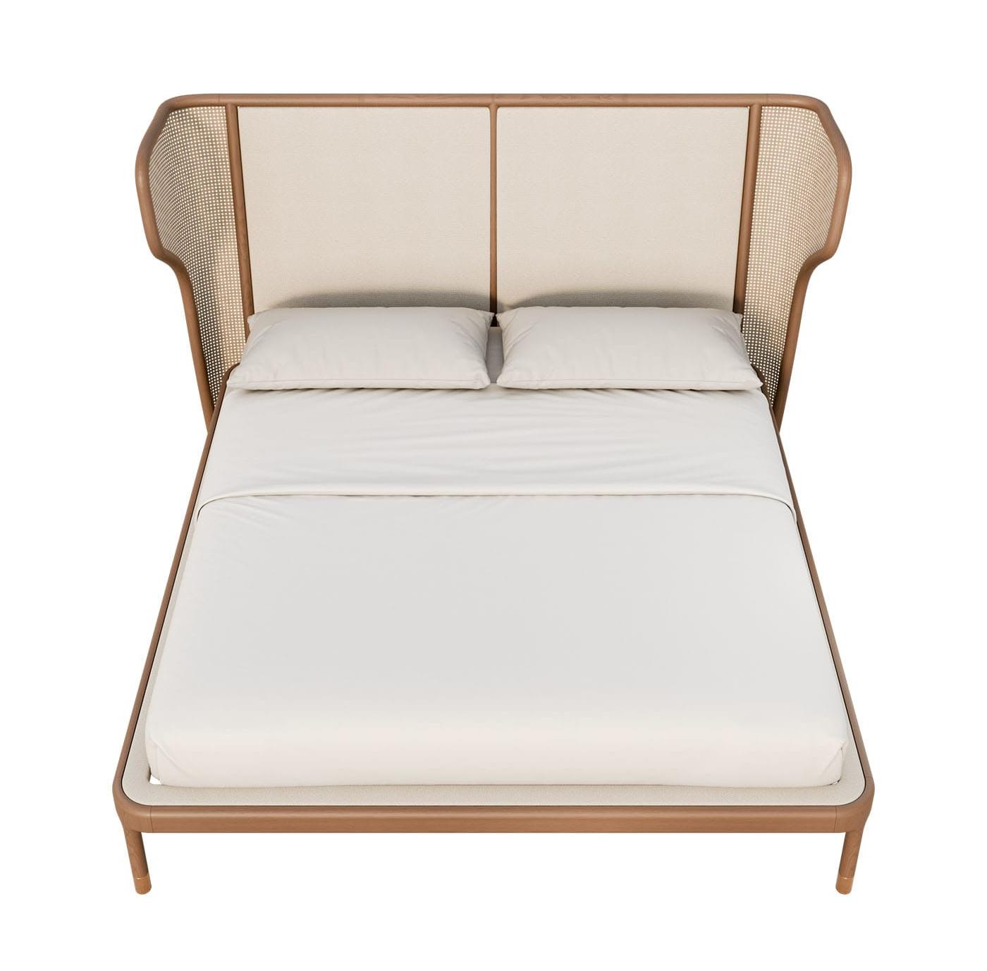 Joyce Essenhout Bed