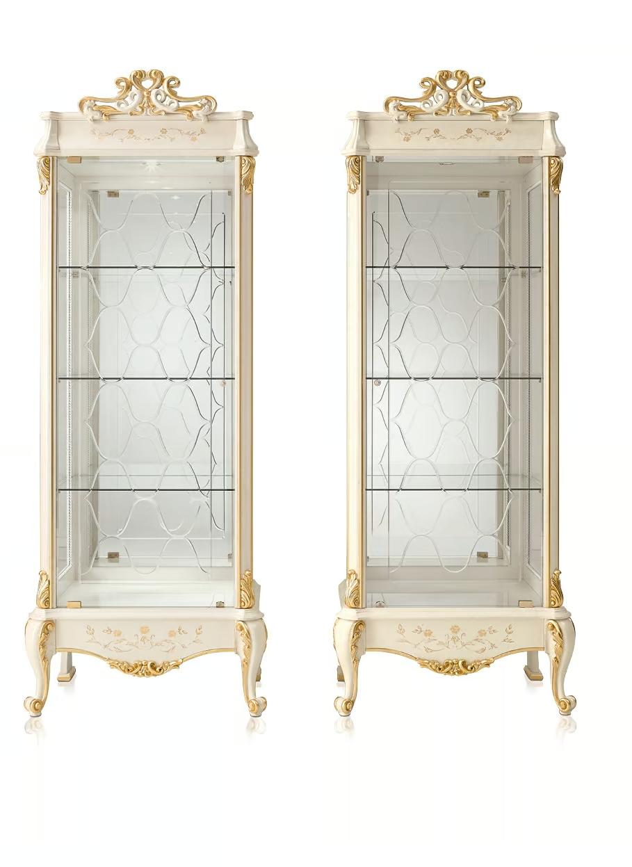Italiaanse ivoren vitrinekast