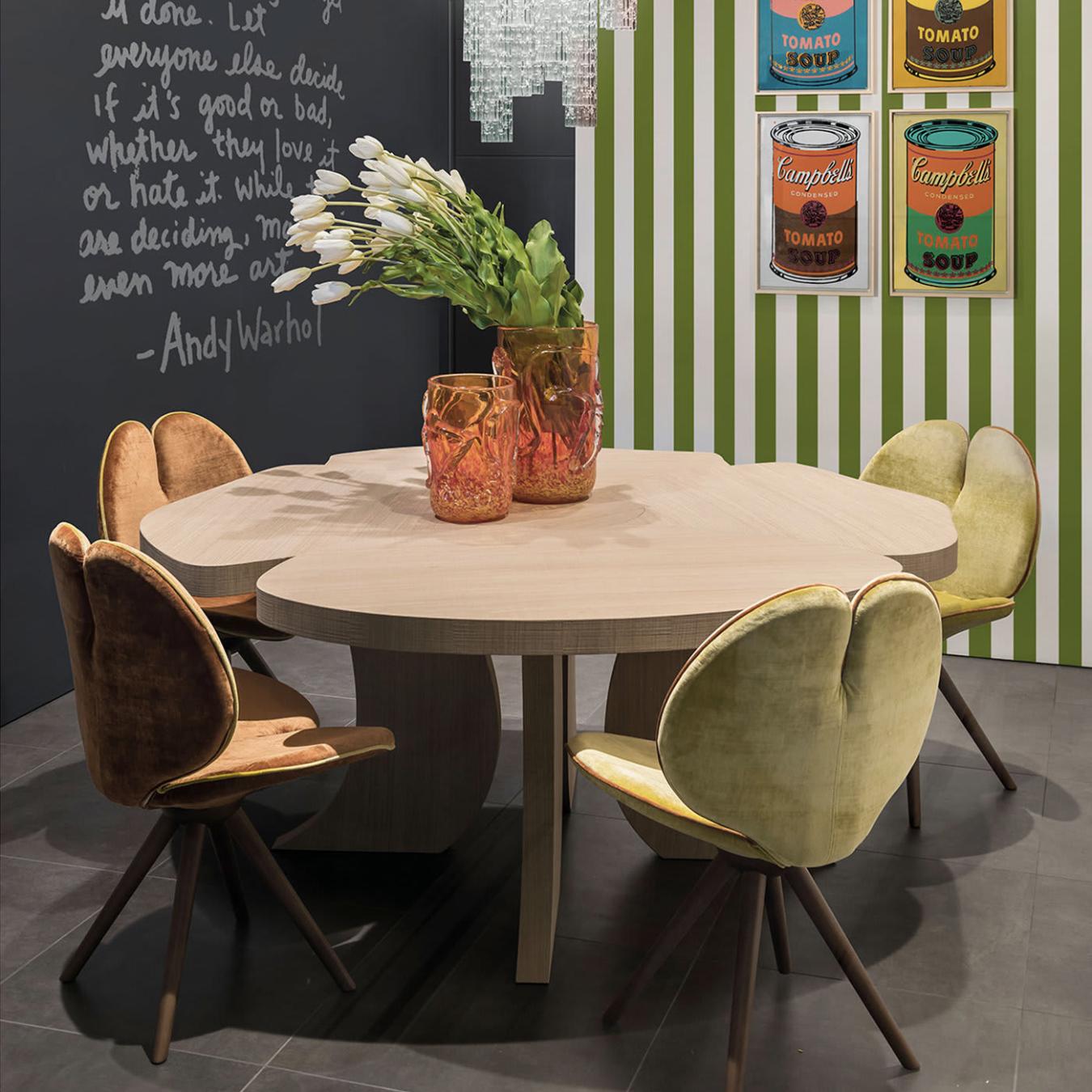 Ovale eettafel in naturel hout