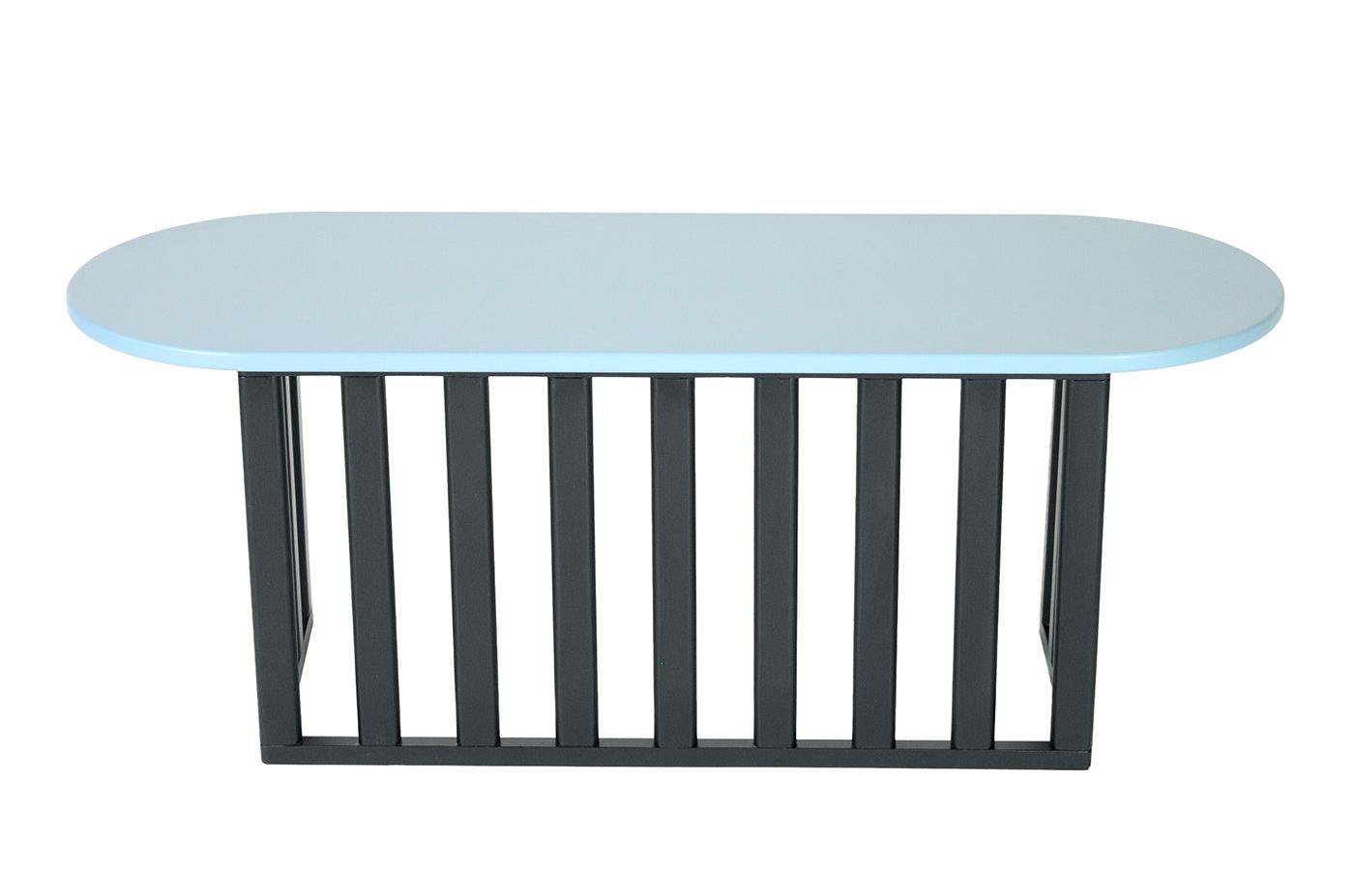 Lichtblauwe ovale houten bijzettafel