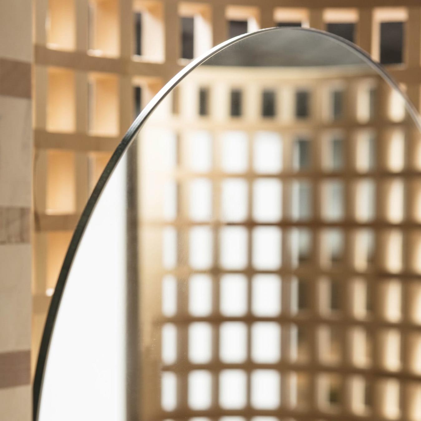 Handgemaakte houten staanspiegel