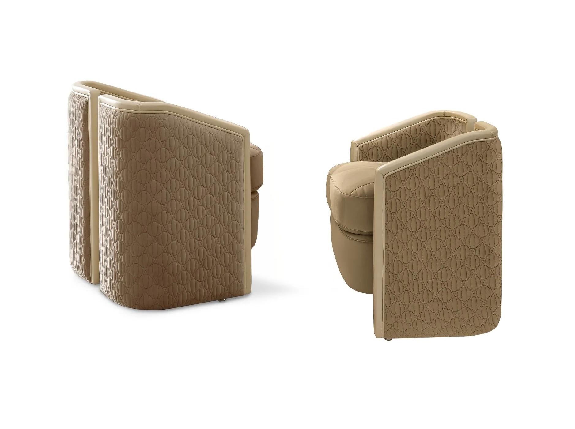 Leren en stoffen poef