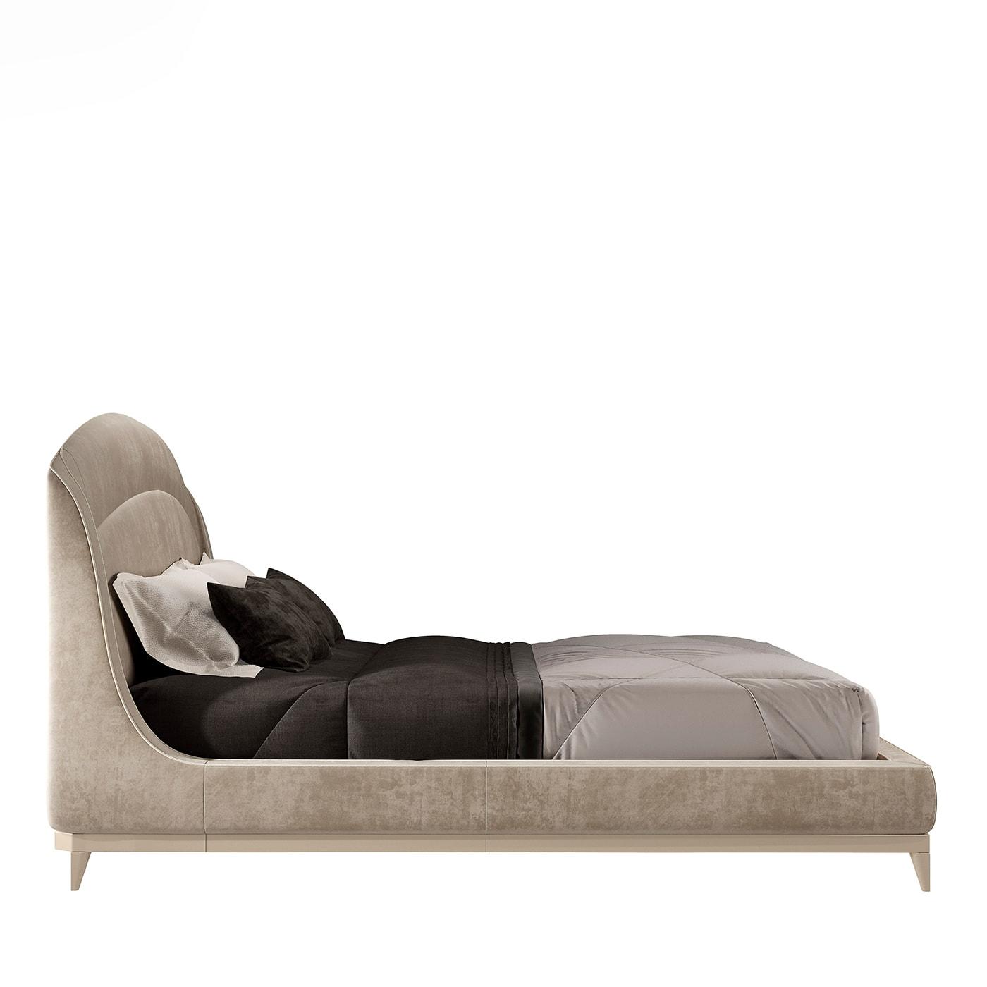Eigentijds beige bed