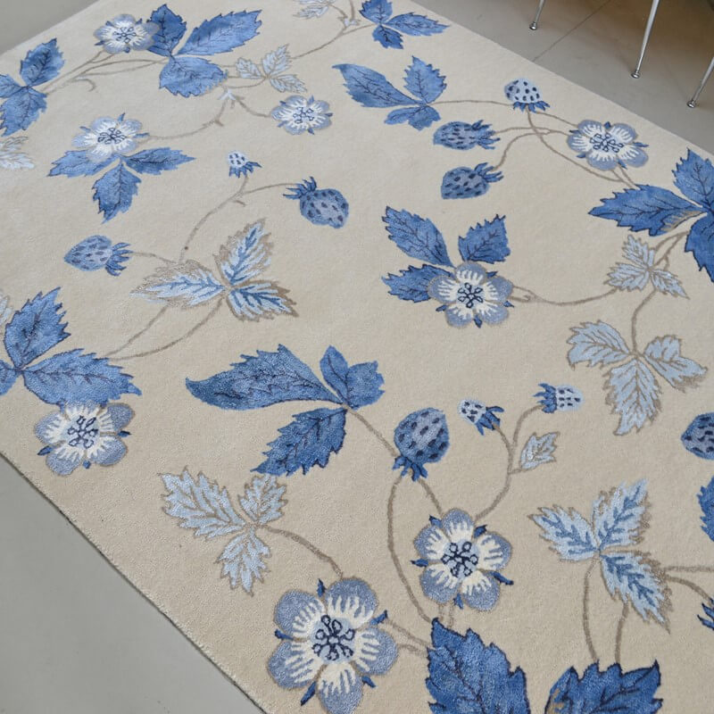 Wild strawberry crème tapijt | Maat: 200 × 280 cm