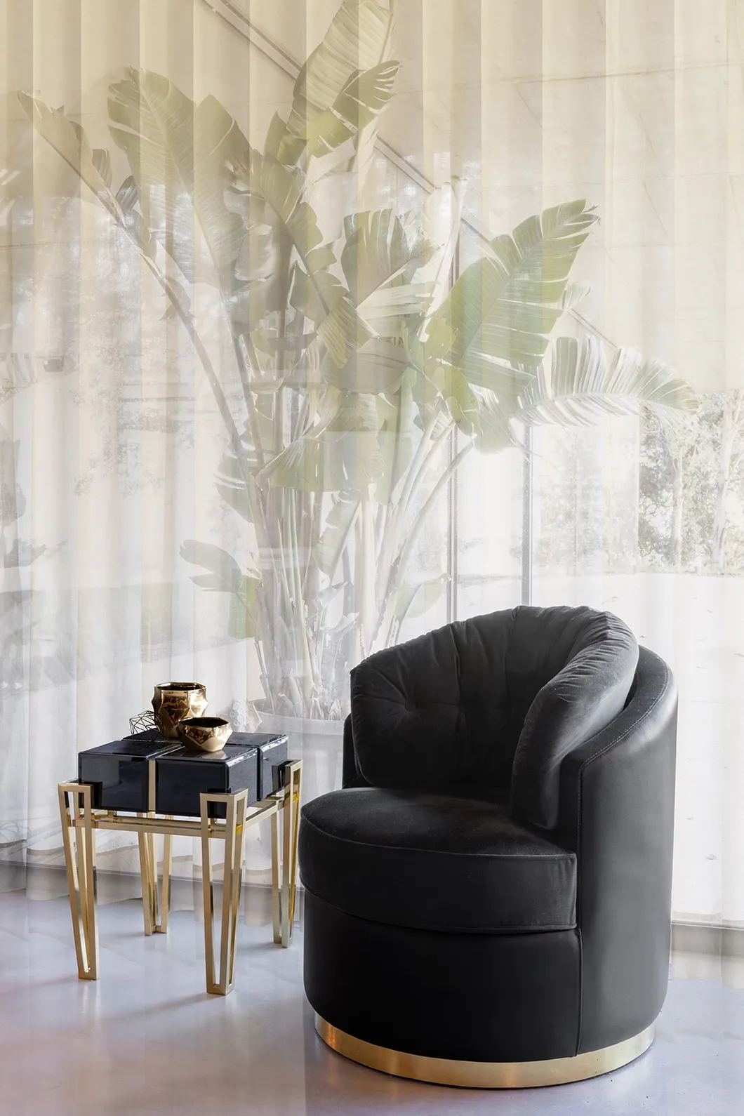 Obsidian bijzettafel