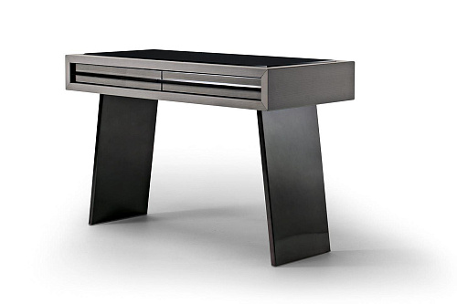 Getextureerde elegante bureau met zwart glazen blad en metalen poten