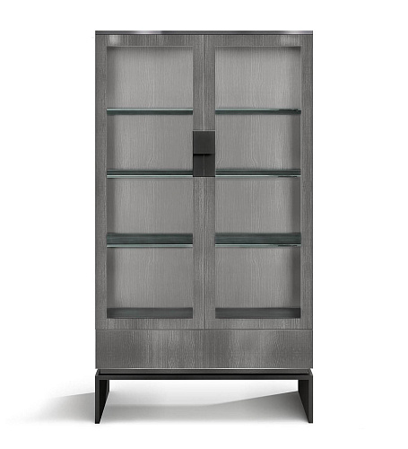 Cedar fineer vitrine met lade en metalen basis accenten