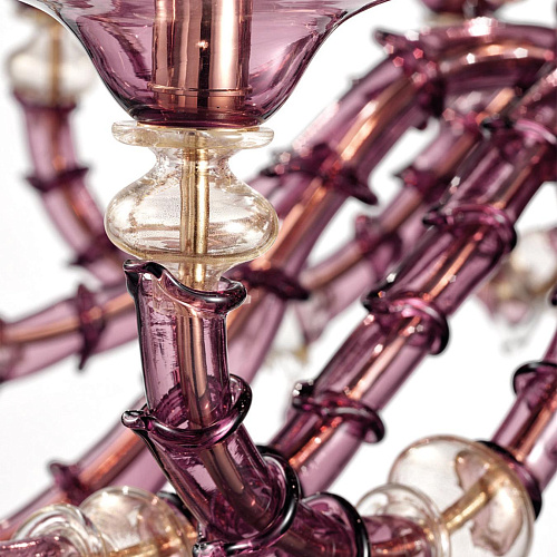 Klassieke kroonluchter in paars Murano glas
