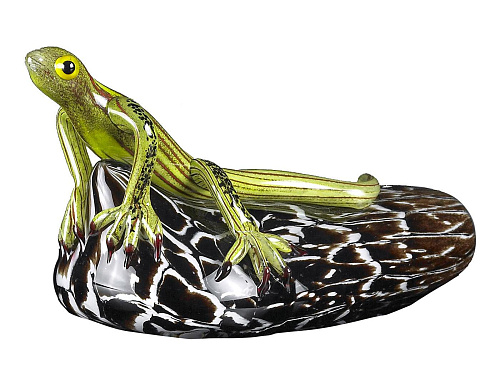Hagedis op steen sculptuur