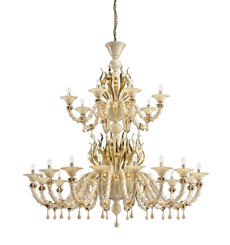 Klassieke kroonluchter in goudkleurig geblazen Murano glas