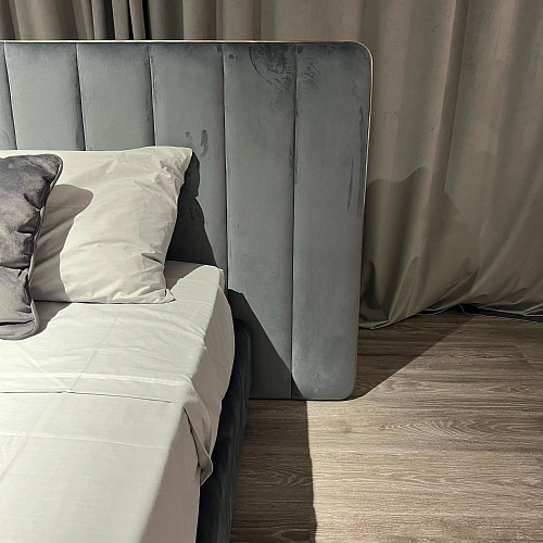 Douglas donker bed met hoofdeinde
