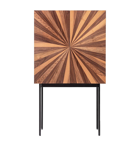 Gefineerd houten kast