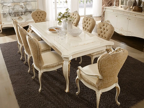 Italiaanse beige eettafel