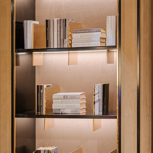 Feliz moderne Italiaanse boekenkast