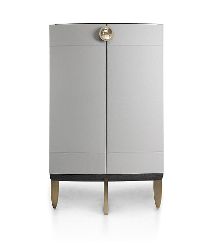 Kast met parel en bronzen details