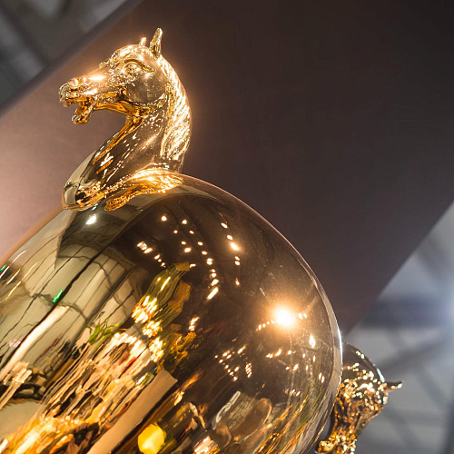 Horse gouden vaas